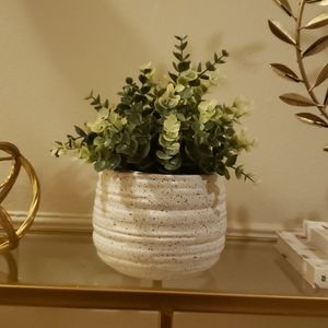Speckled plant pot
